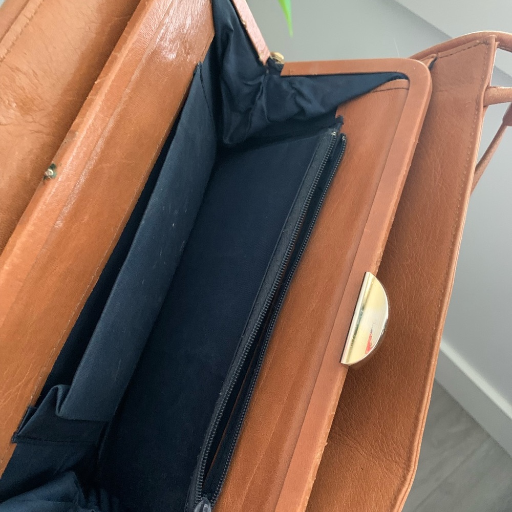 2 for $30 - 🐫 VINTAGE Caramel Envelope Purse ✉️ 👜 BIN 1 - Picture 11 of 13